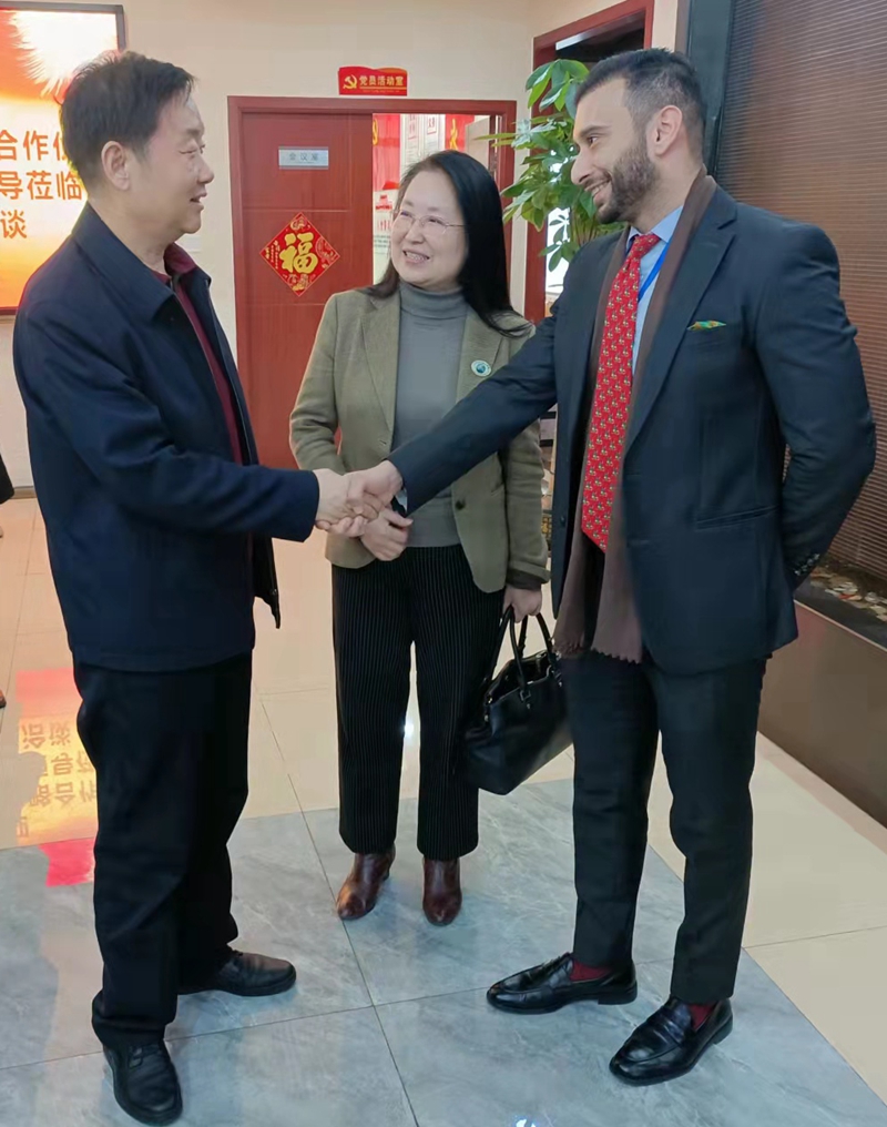 駐華使節(jié)商務(wù)聯(lián)盟（ECCAC）戰(zhàn)略合作伙伴巴基斯坦聯(lián)合銀行首席代表蒞臨岳氏集團(tuán)訪(fǎng)問(wèn)洽談